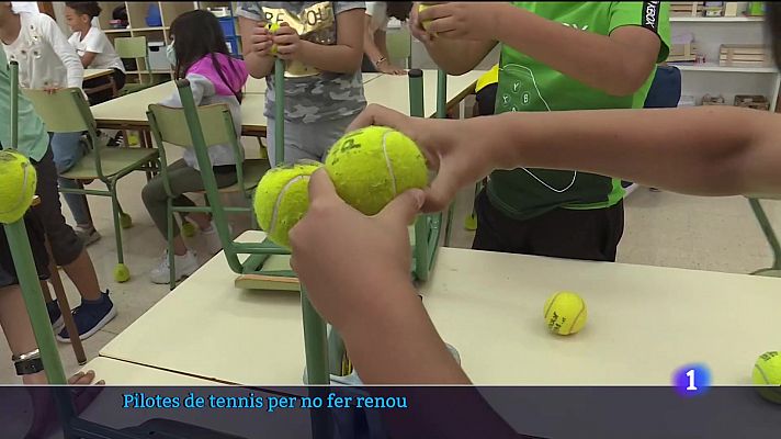 Pilotes de Nadal per a una escola