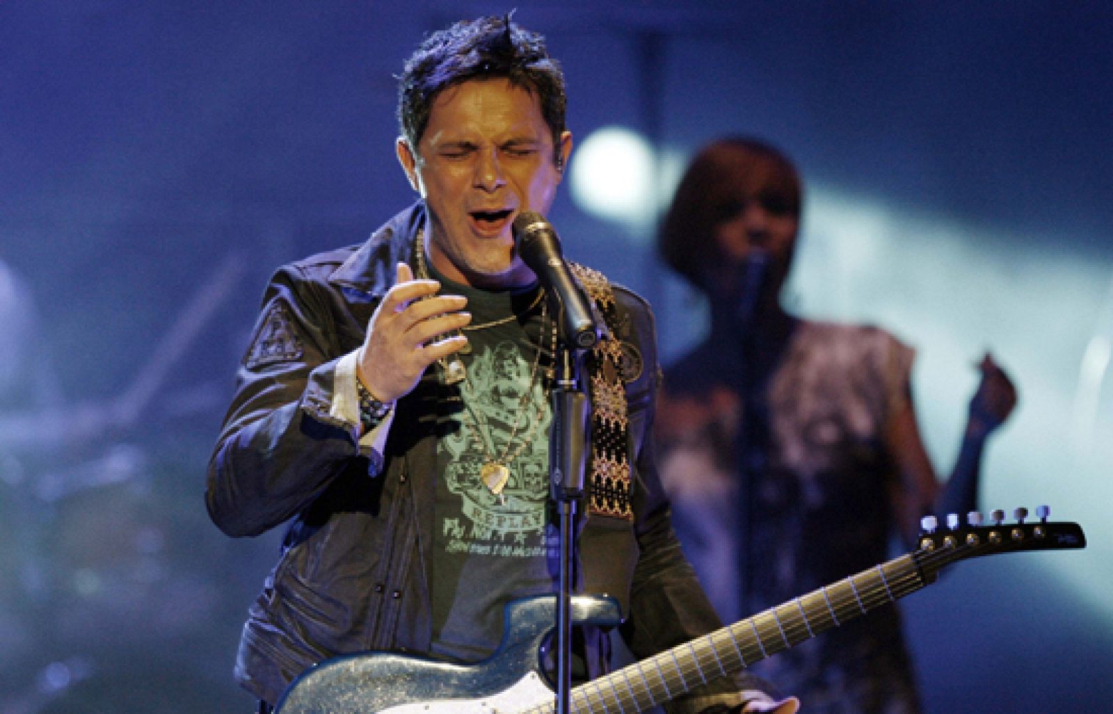 El especial incluye una entrevista, en exclusiva, realizada por Ana Pastor e imágenes de los ensayos. El programa empieza a las 23 horas y 35 minutos, después de La Señora.