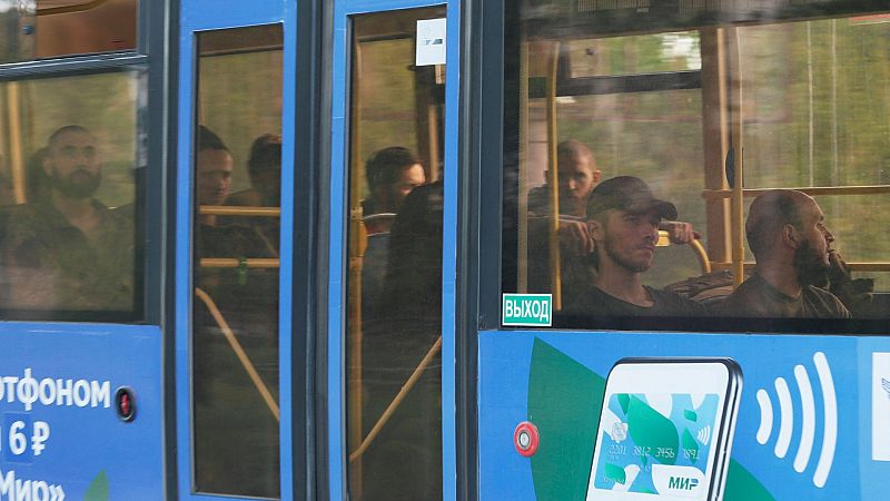 Los soldados ucranianos de la acería de Azovstal, bajo custodia rusa