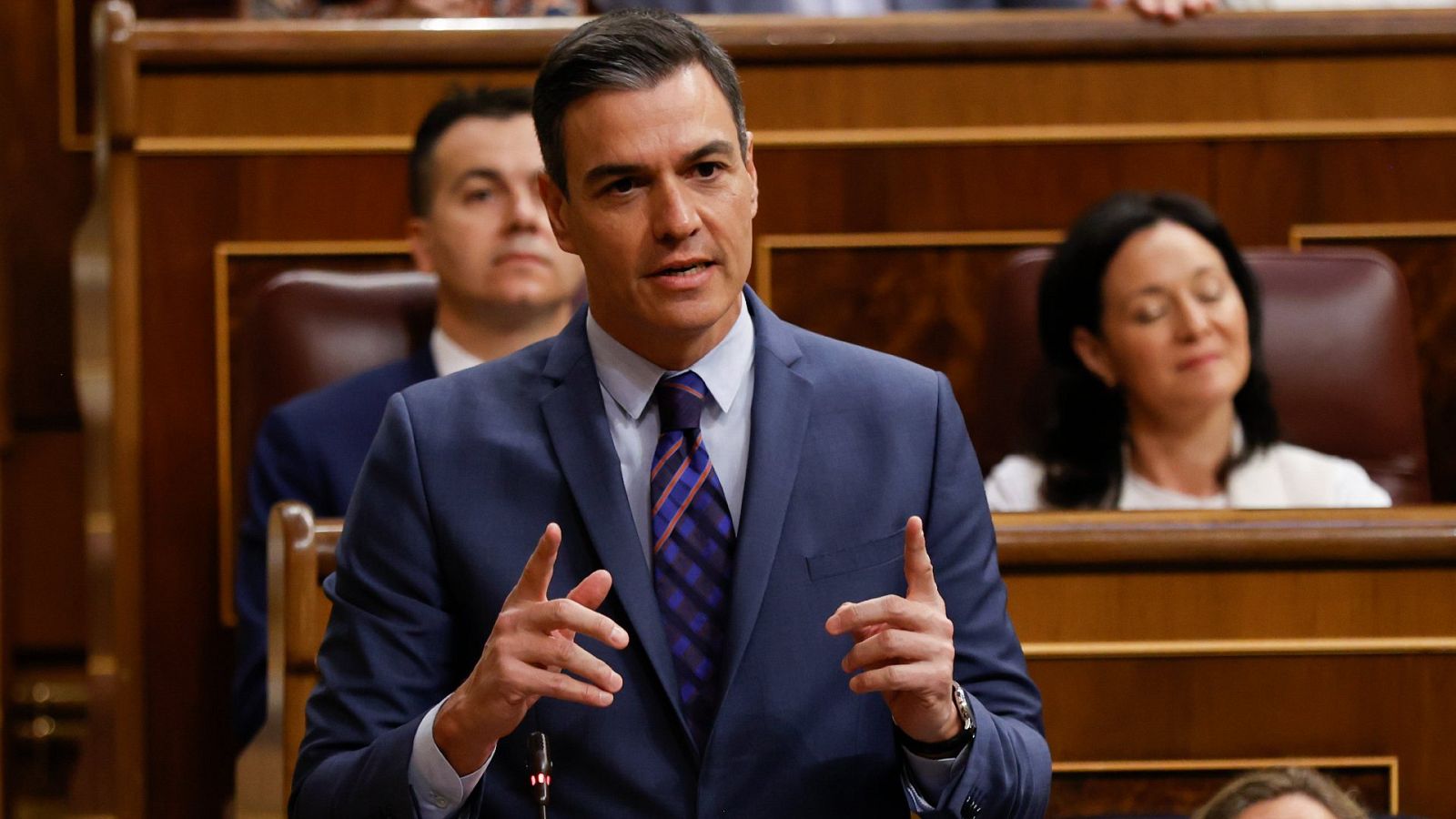 El PP acusa al Gobierno de pactar con aquellos a los que espía y Sánchez le echa en cara la corrupción