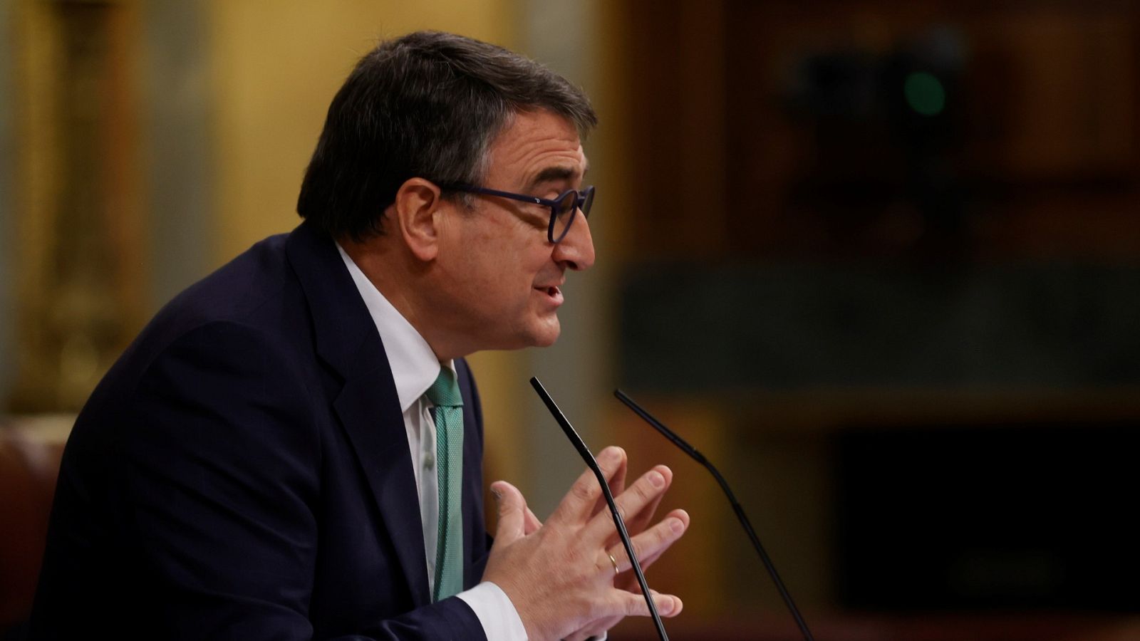 Sánchez defiende el trabajo del CNI y el PNV le pide reforzar garantías judiciales de la ley de secretos oficiales