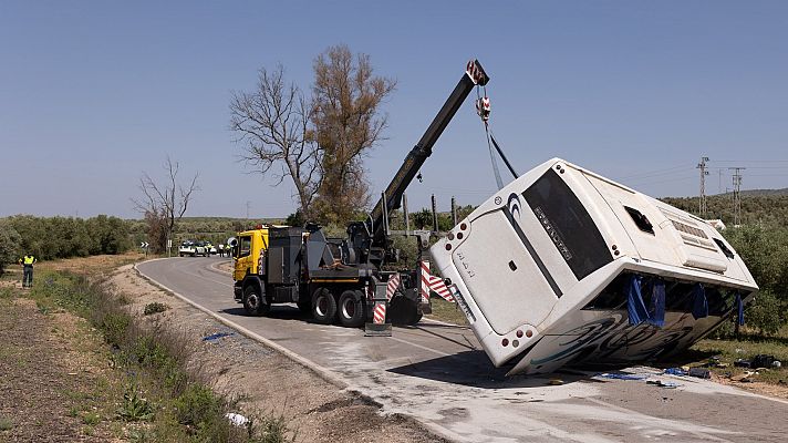 Informativo 24h - Dos muertos y tres heridos graves en un accidente de autobús en Sevilla