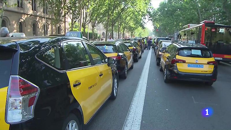Uns 3.000 taxis col·lapsen el centre de Barcelona