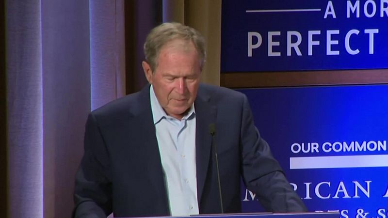 El lapsus de Bush: "Una invasión de Irak totalmente injustificada y brutal... Quiero decir Ucrania" - Ver ahora