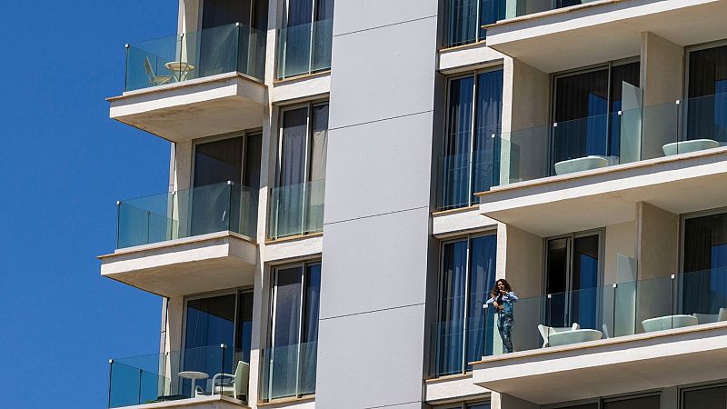 Según un estudio, los británicos son los turistas más propensos al 'balconing' - Ver ahora