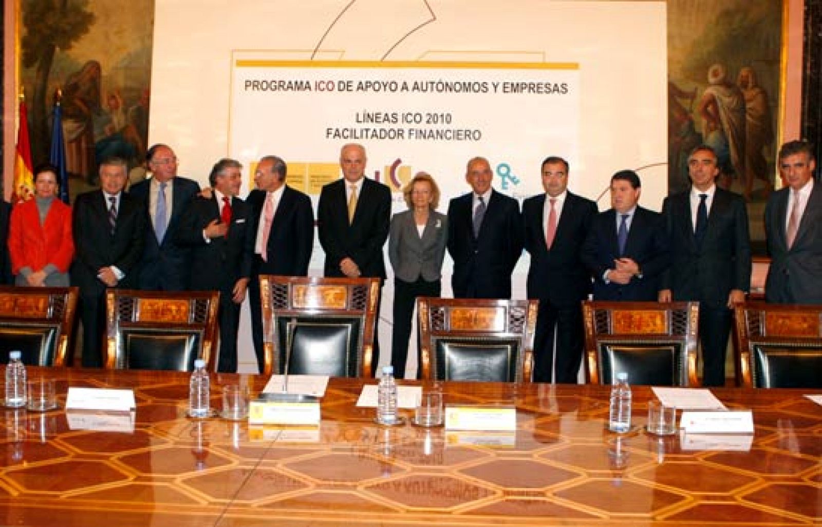 Ha firmado con diez de los principales bancos y cajas de ahorro el Plan de Financiación para PYMES y autónomos para 2010.