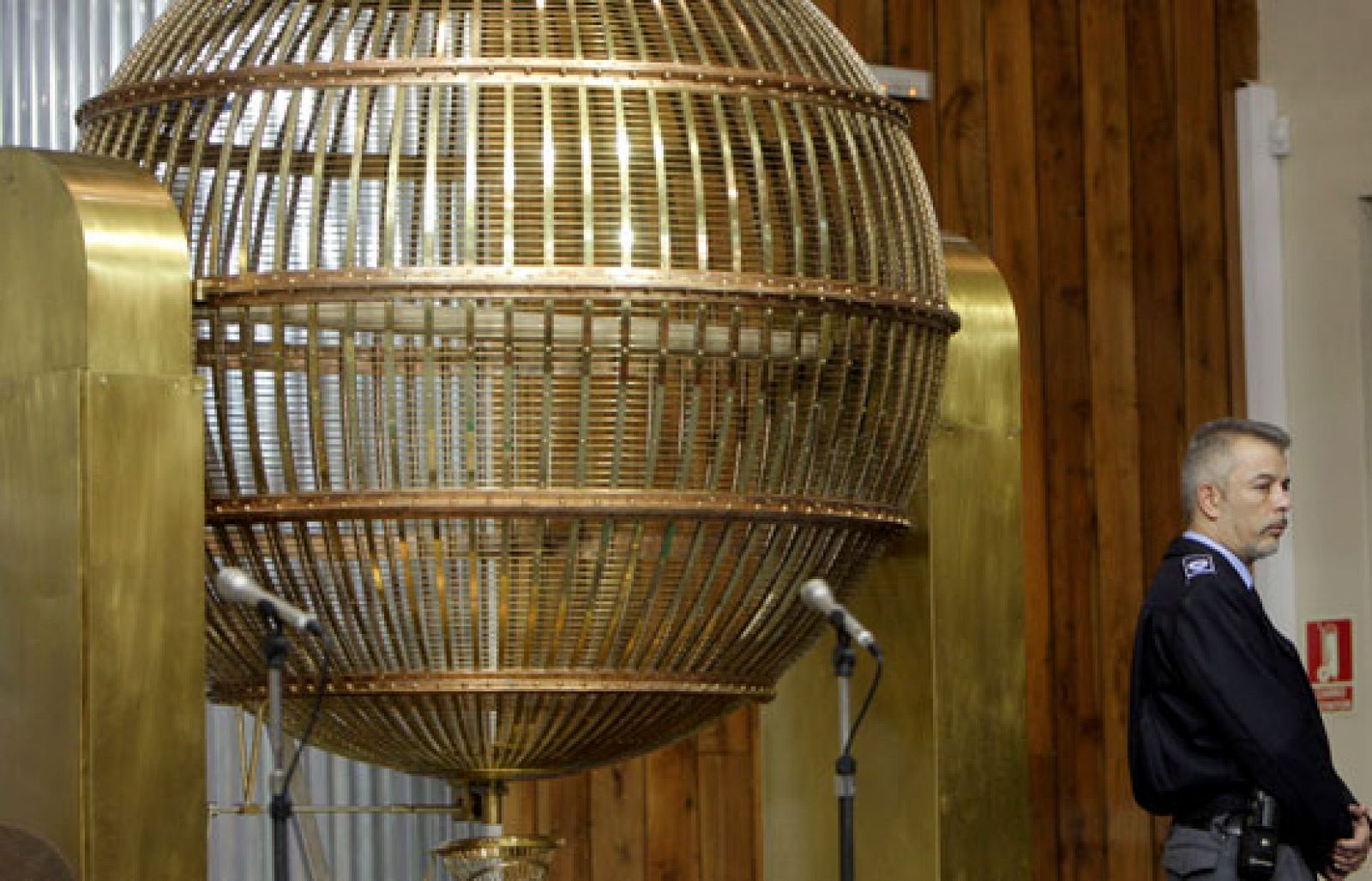 Día frenético en el salón de Loterías | RTVE.es | Ver