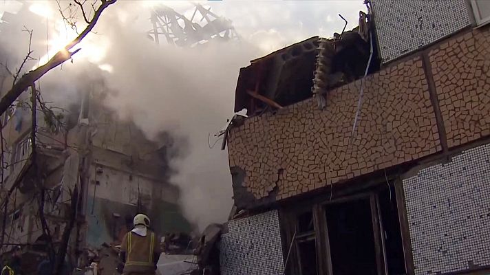 Telediario 1 - Vecinos en shock ante los bombardeos rusos: "Se nos cayó el edificio encima"
