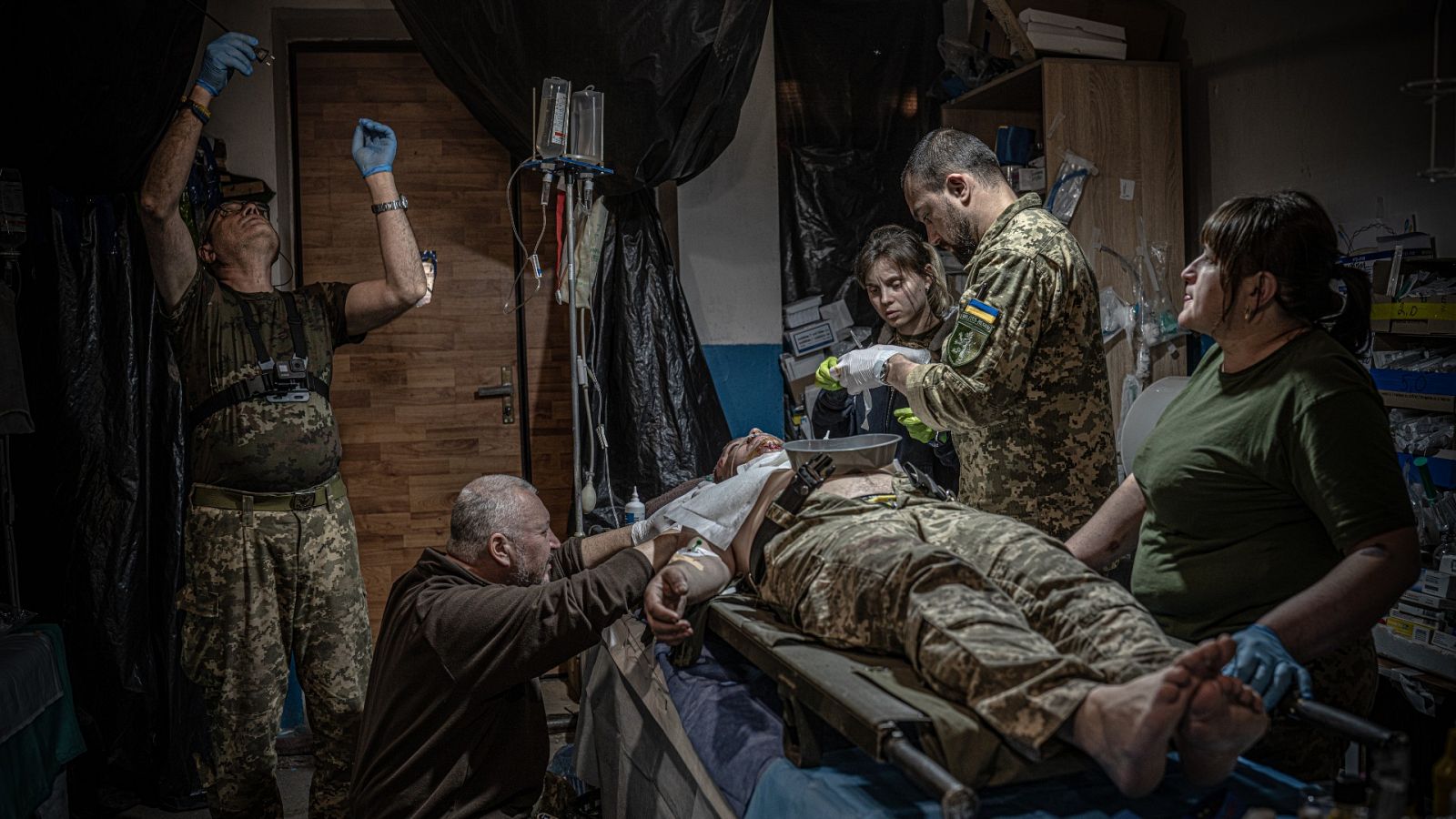 Dentro de un hospital de campaña en el Donbás: "Se rumorea que los rusos reciben un plus por disparar a médicos. Nos están cazando"