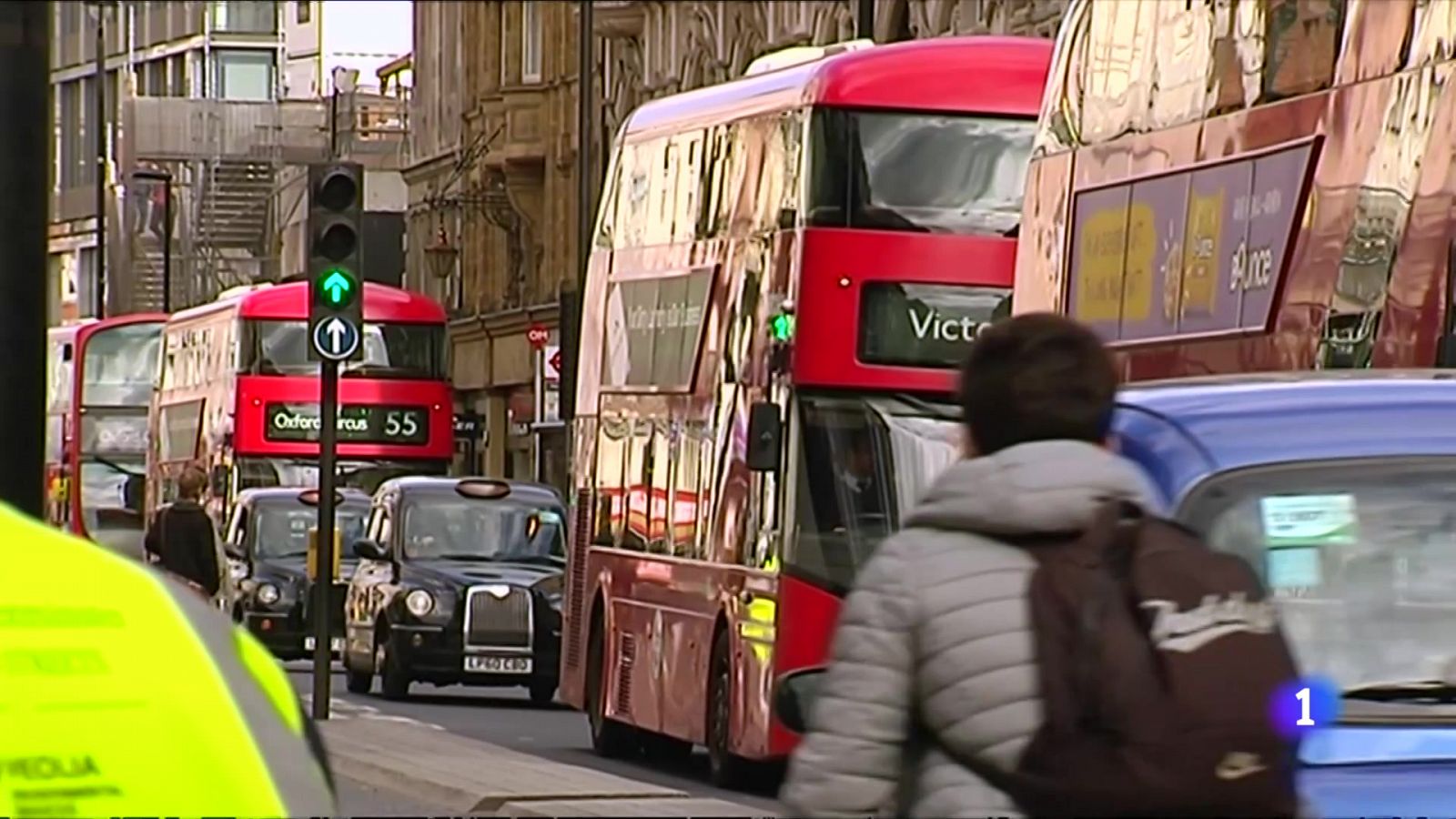 Londres: taxis celebran los 70 años de reinado de Isabel II
