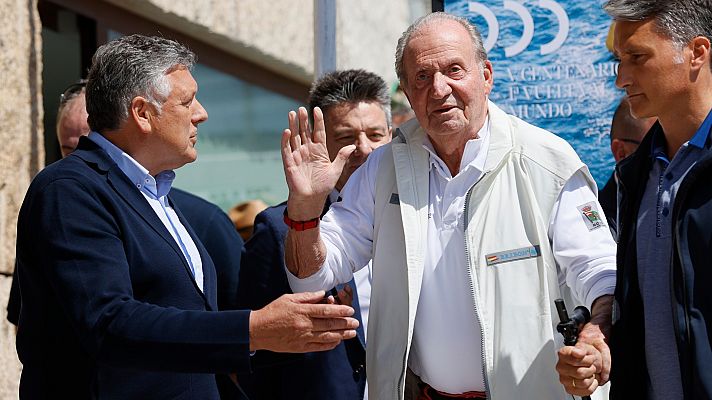 Vítores y aplausos para el rey Juan Carlos en Sanxenxo