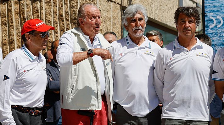 Juan Carlos I se embarca para participar en las regatas