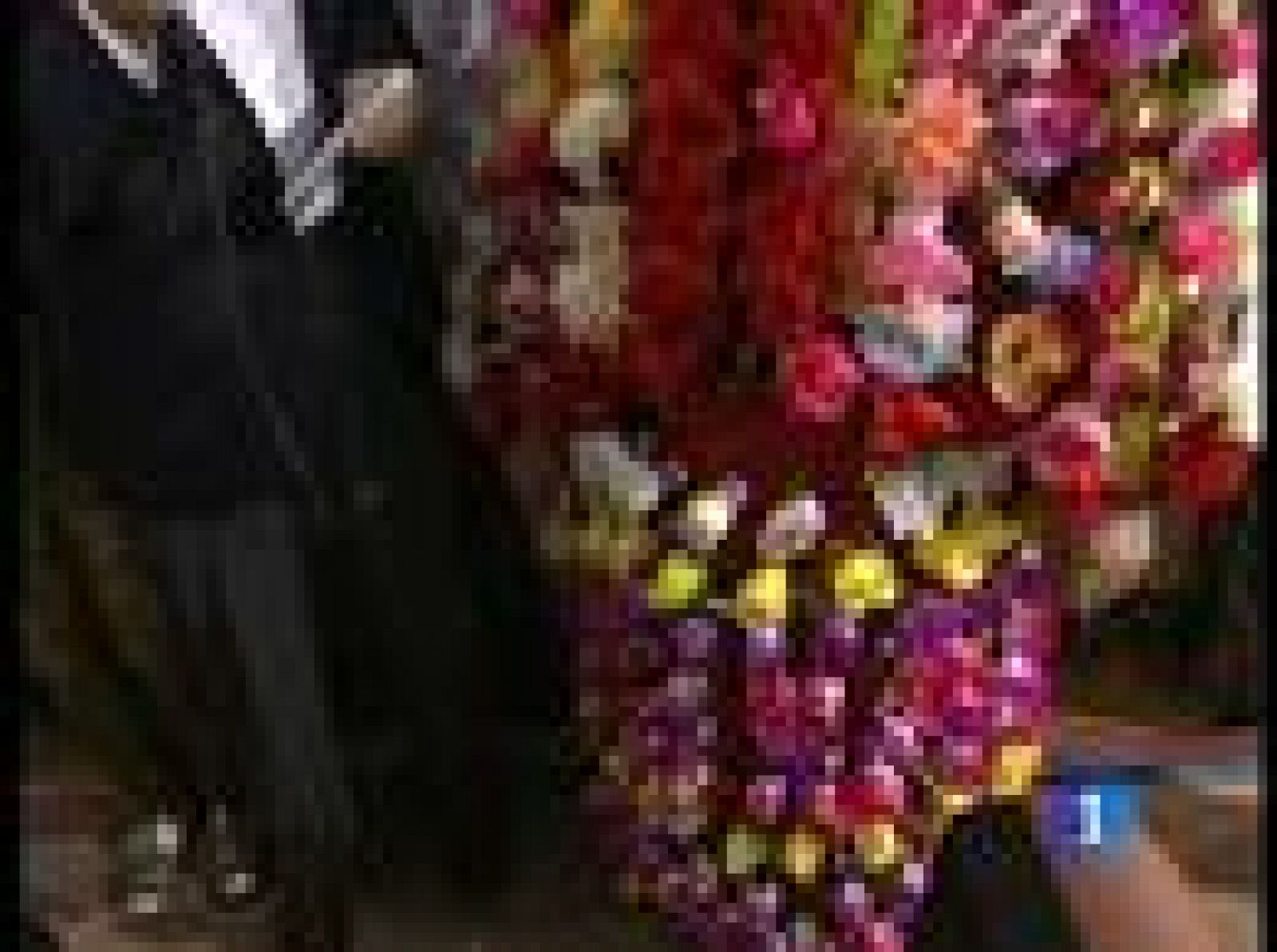 Flores y pesetas en los disfraces de los más atrevidos | RTVE.es