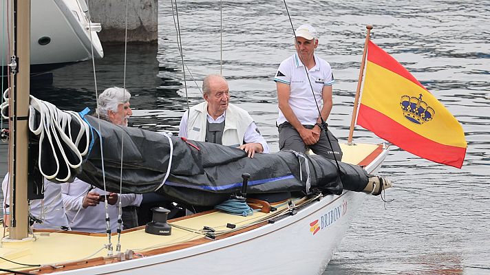 Juan Carlos I embarca en el 'Bribón' en su segunda jornada