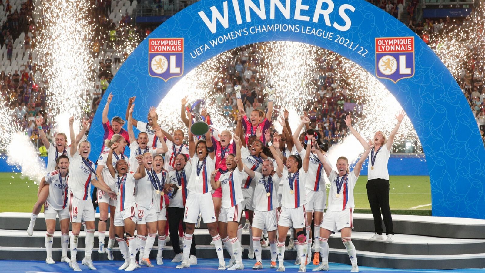 Champions | El Lyon recibe su trofeo