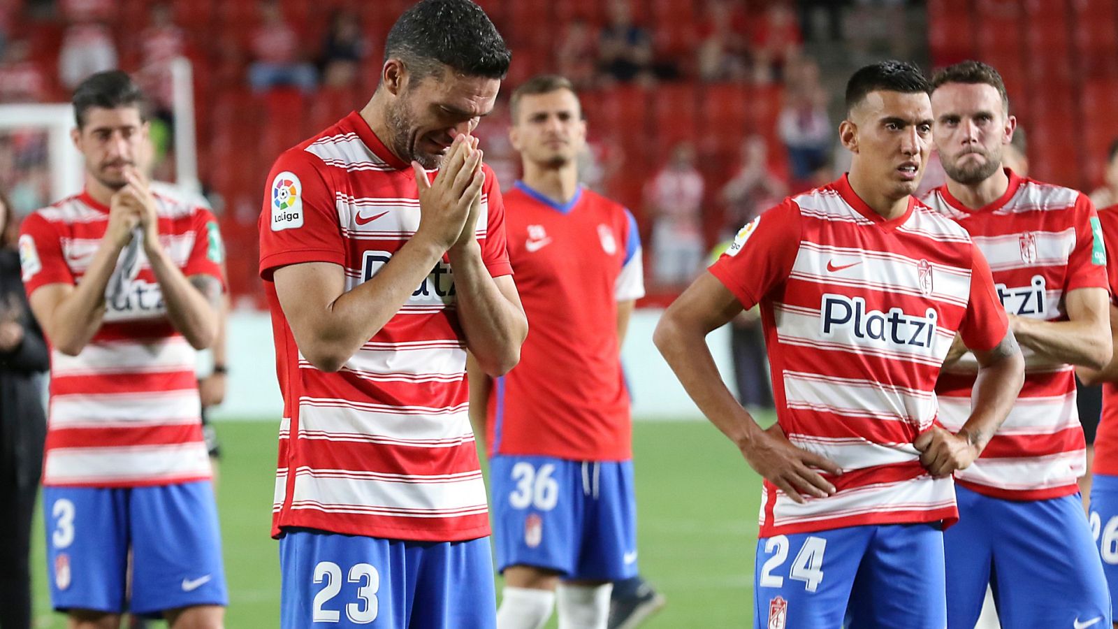 Karanka, tras el descenso del Granada: "Hay que seguir y mirar hacia delante"