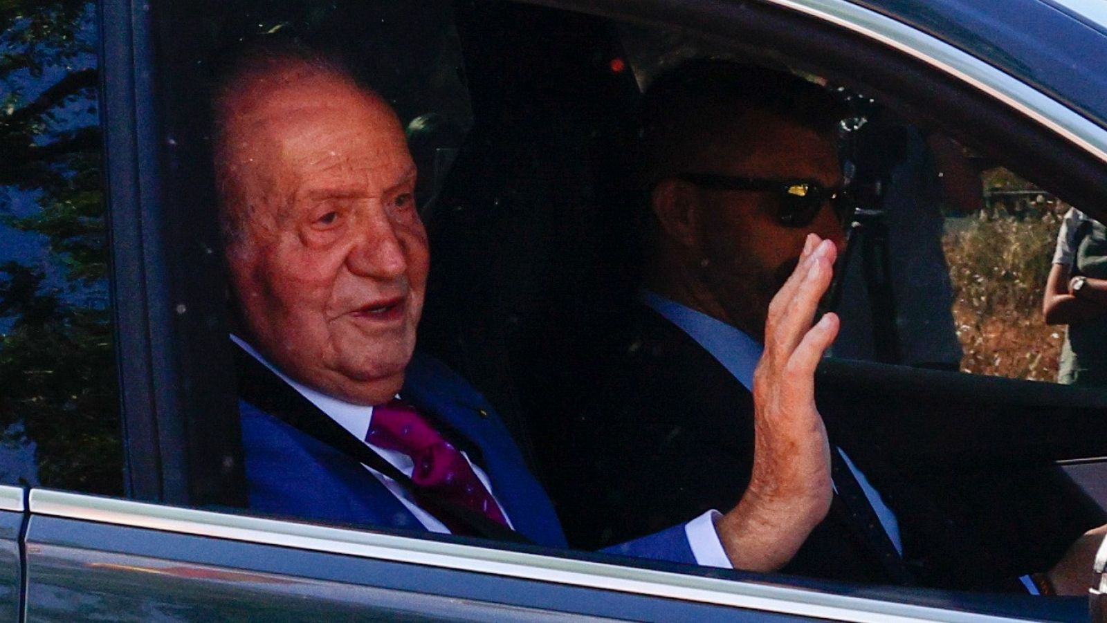 El rey emérito llega a Zarzuela para encontrarse con Felipe VI