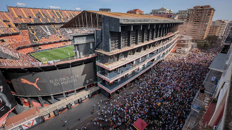 L'afició vol que Peter Lim allibere el club