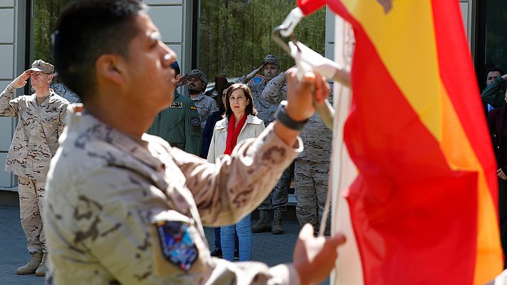 Robles visita las tropas españolas que se encuentran de misión con la OTAN en Lituania