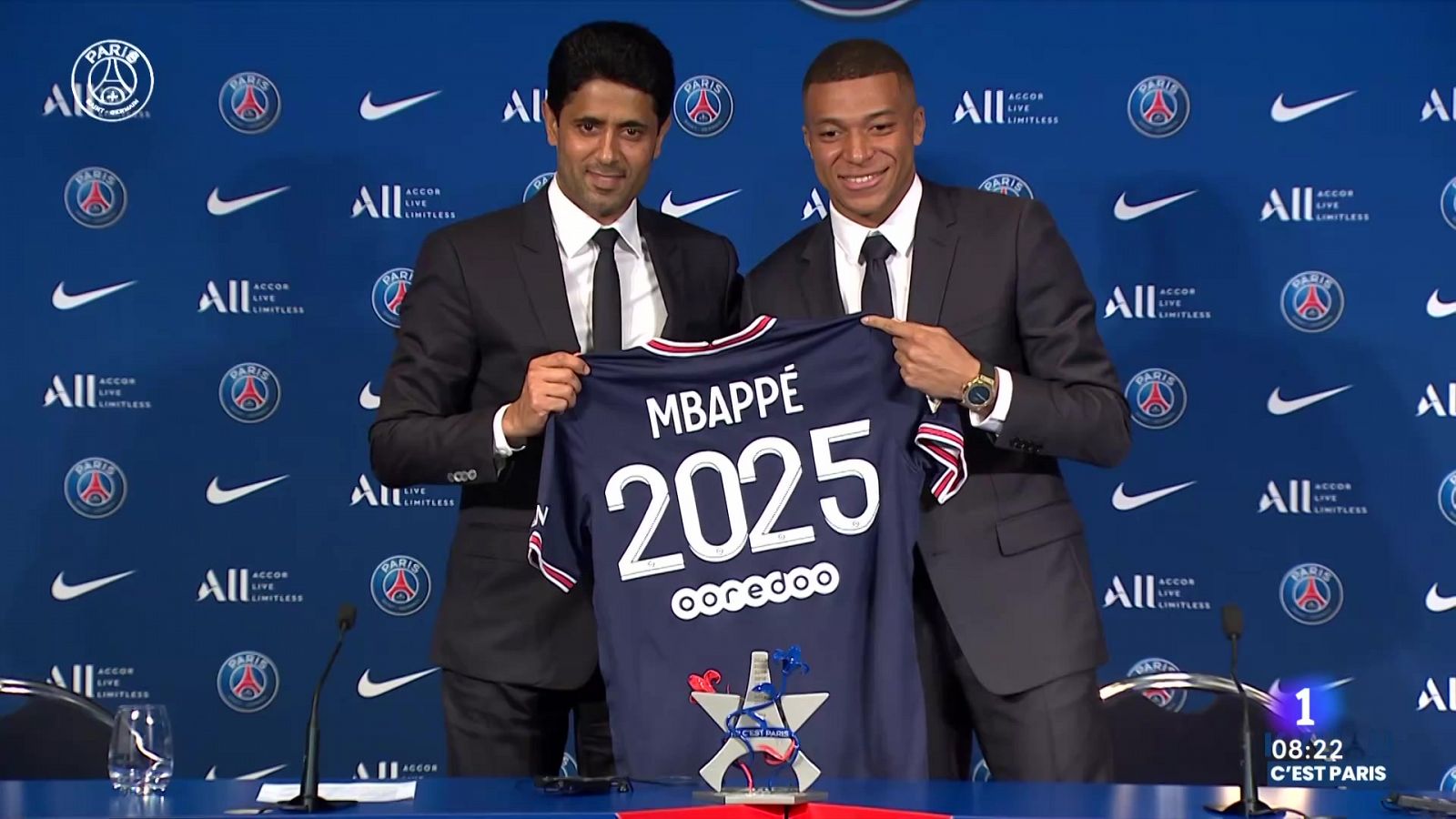 Mbappé dice que Macron le llamó para que se quedara en el PSG   