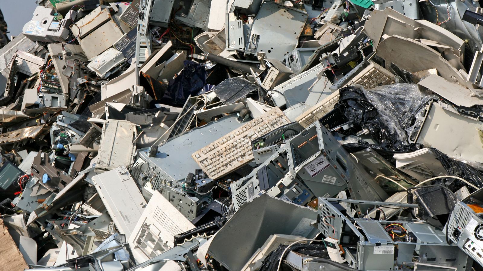 Somos documentales - Tráfico de residuos electrónicos. La tragedia electrónica - Documental en RTVE