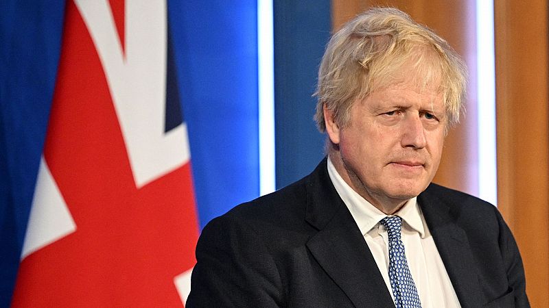 Boris Johnson asume su responsabilidad por el 'partygate', pero descarta dimitir