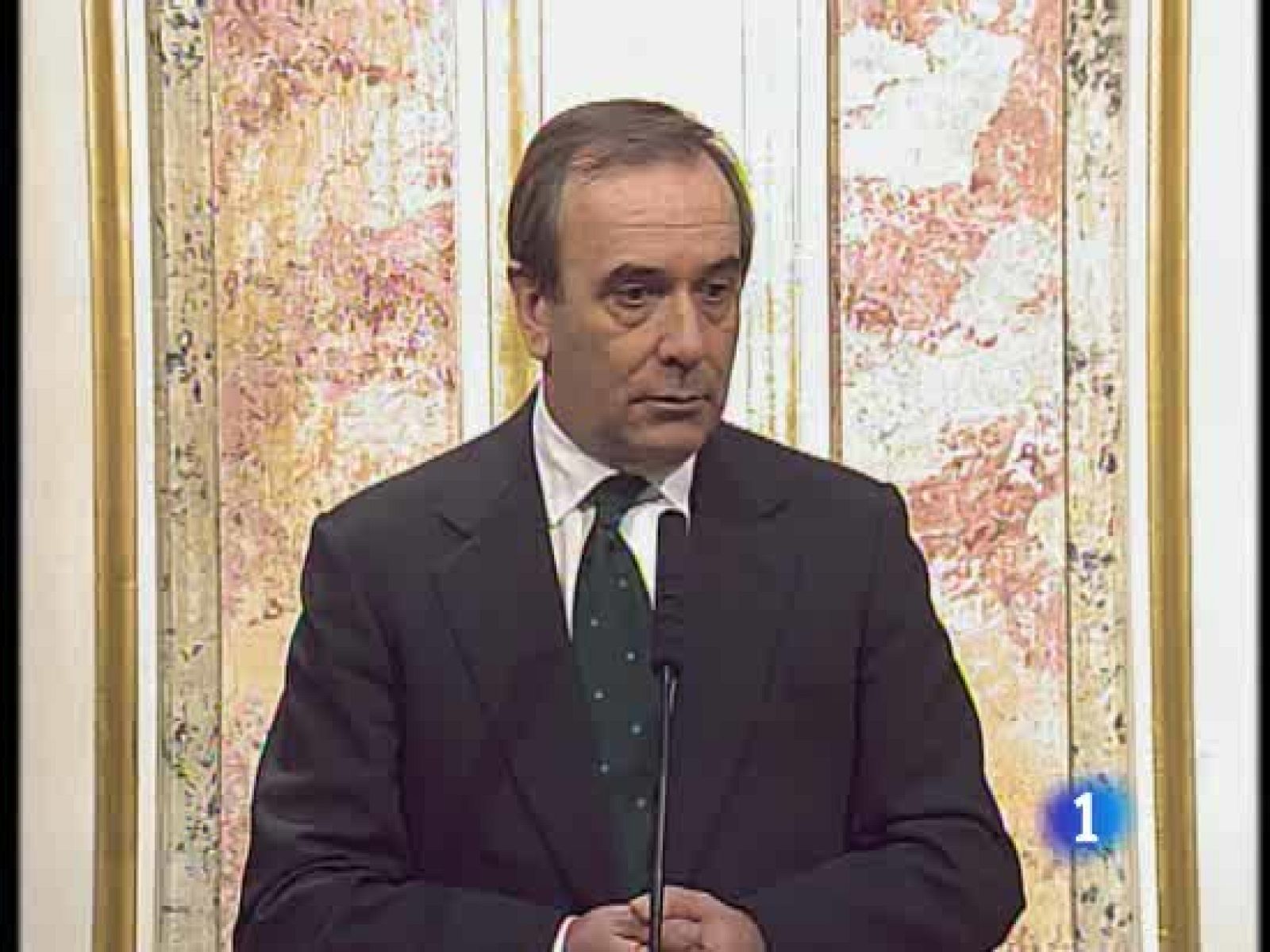 La patronal ha cerrado filas en torno a su presidente y ha pedido respeto hacia su independencia. Entre los partidos políticos, las opiniones son muy distintas.