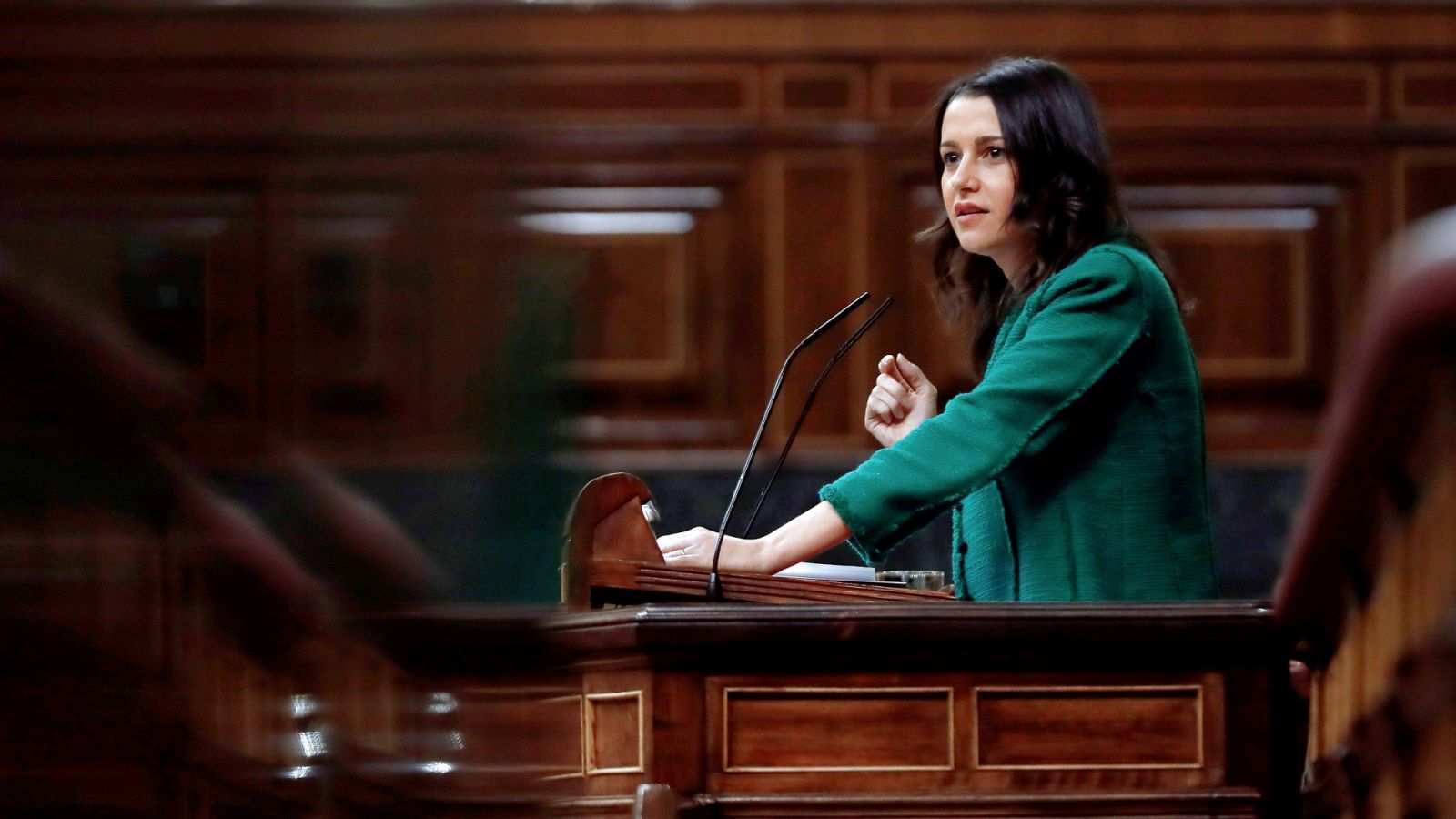 Arrimadas acusa a Sánchez de ser una "bola de demolición" que golpea contra las instituciones del Estado