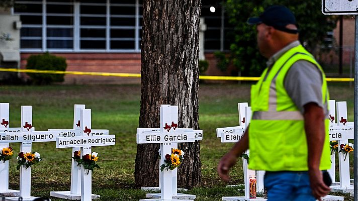 Telediario 1 - Los vecinos de Uvalde debaten sobre el uso de armas