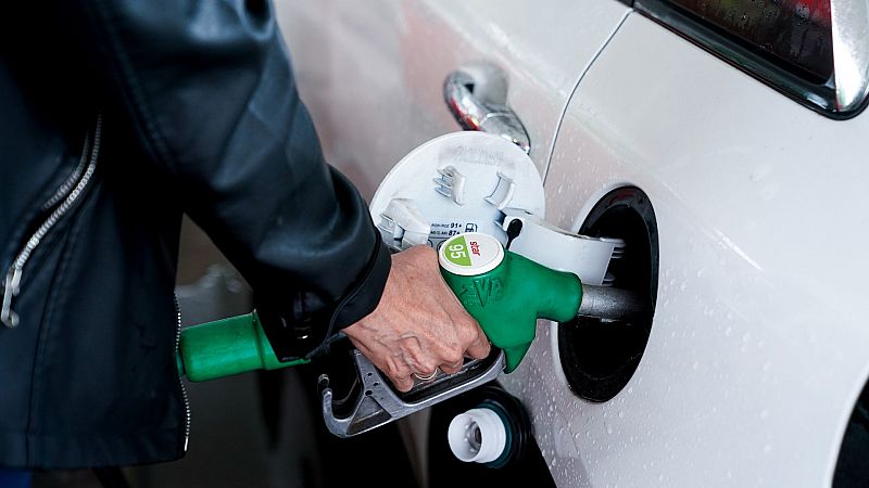  La gasolina marca un nuevo récord sin aplicar el descuento y el gasóleo cae por segunda semana consecutiva