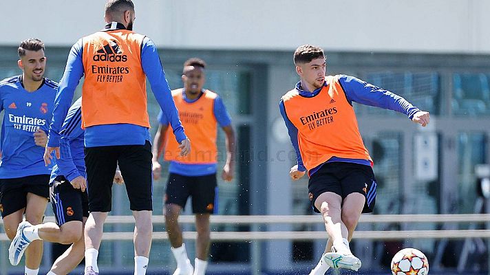 Telediario 1 - El Real Madrid viaja a París con toda la plantilla