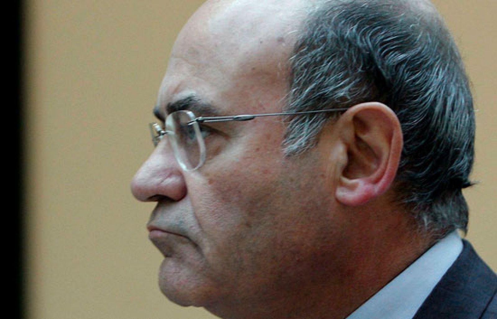 Entre sindicatos y políticos se ha abierto un debate sobre si es conveniente que un empresario con problemas financieros esté al frente de la patronal.