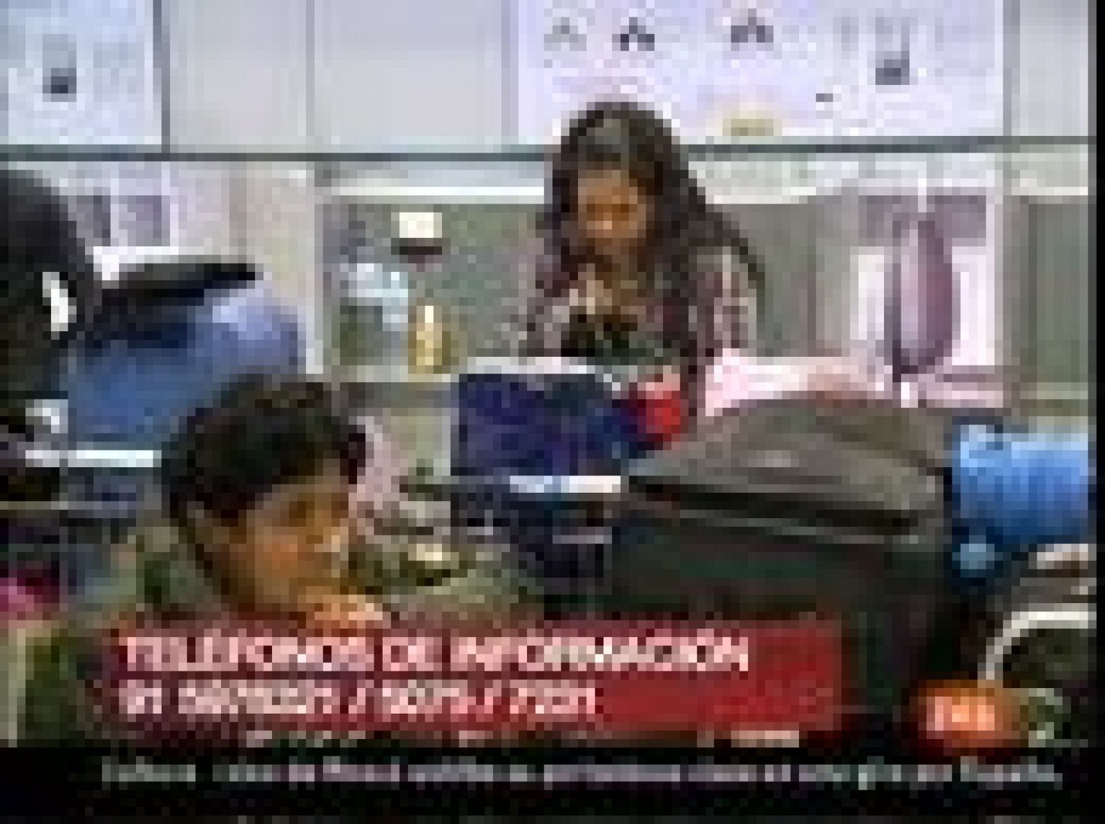 Los viajeros de Air Comet presionan para poder volar | Ver