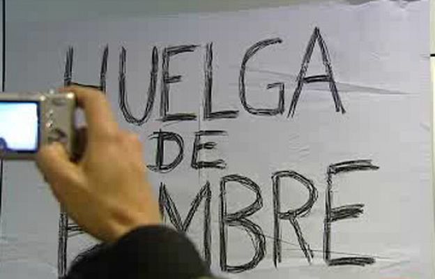  - Los viajeros de Air Comet presionan