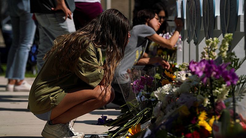 Los padres de las víctimas del tiroteo de Uvalde entre el dolor y la indignación: "No los olviden, hagan algo"