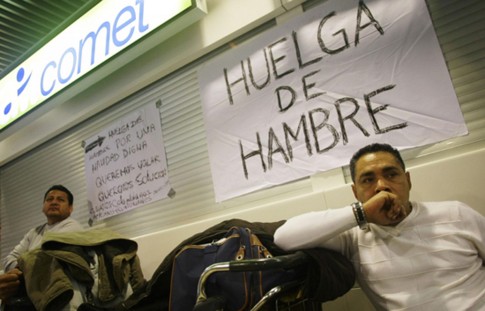 Dispositivo especial para que puedan viajar los pasajeros que se han quedado en tierrra por el cierre de Air Comet