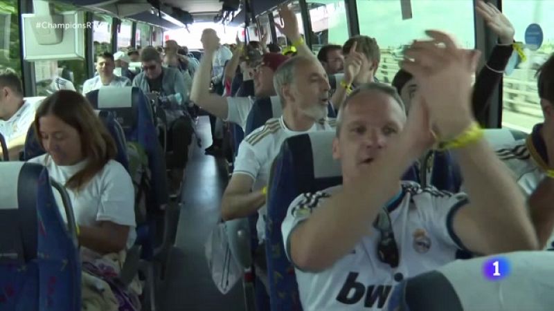 Aficionados del Real Madrid hacen un viaje de 16 horas en autobús para ver la final en París -- Ver ahora