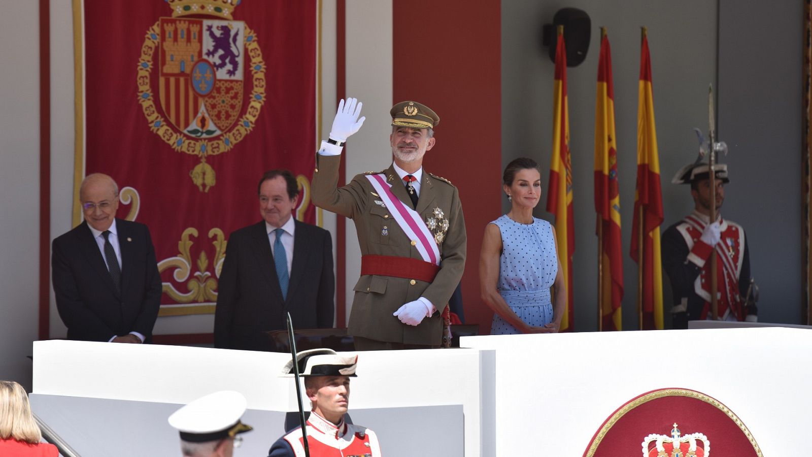Día de las Fuerzas Armadas: Los reyes presiden un multitudinario desfile