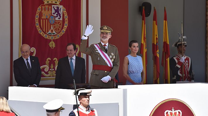 Los reyes presiden el desfile del Día de las Fuerzas Armadas