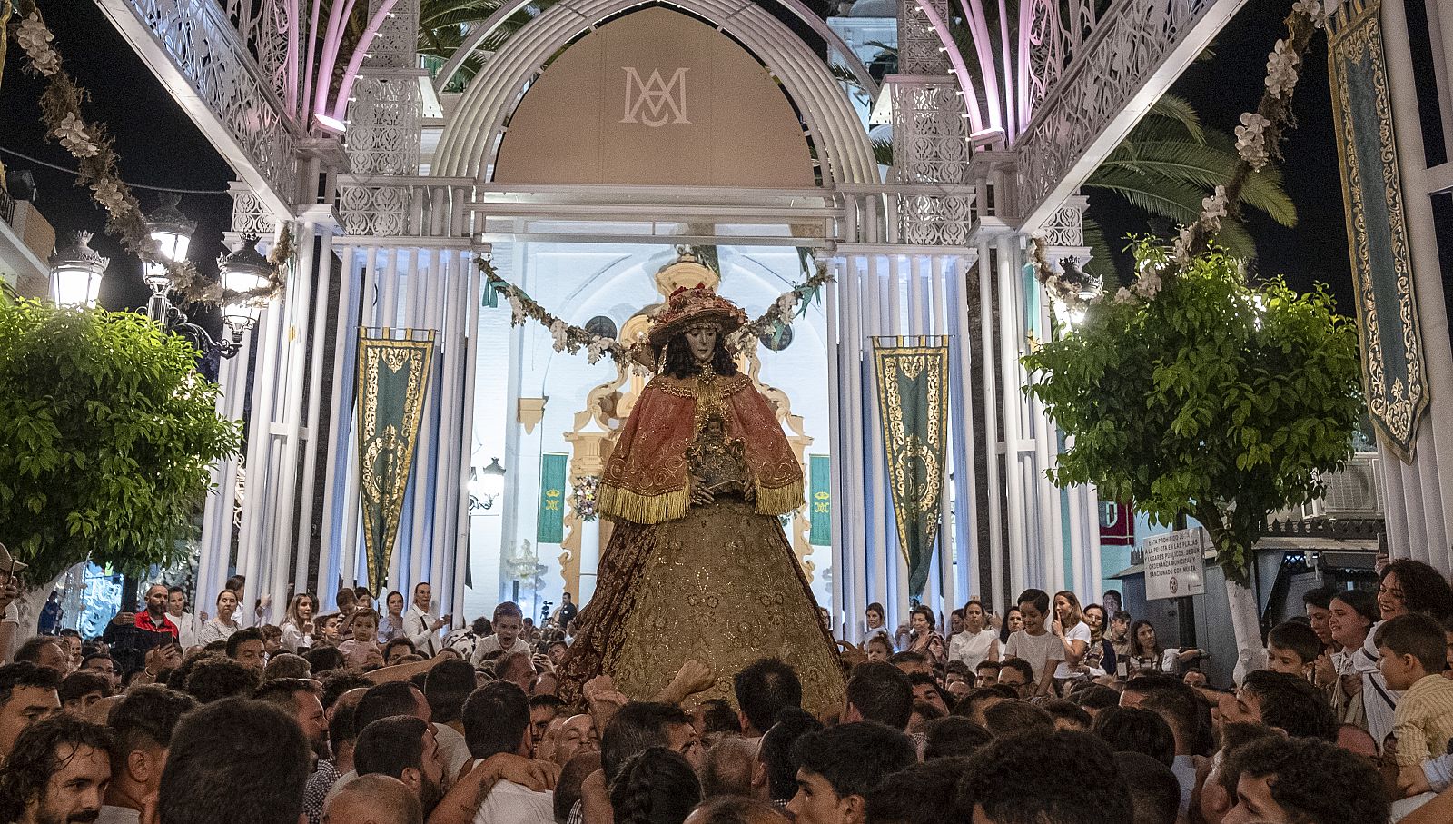 La Imagen de la Virgen del Rocío al Detalle, Rocio.com