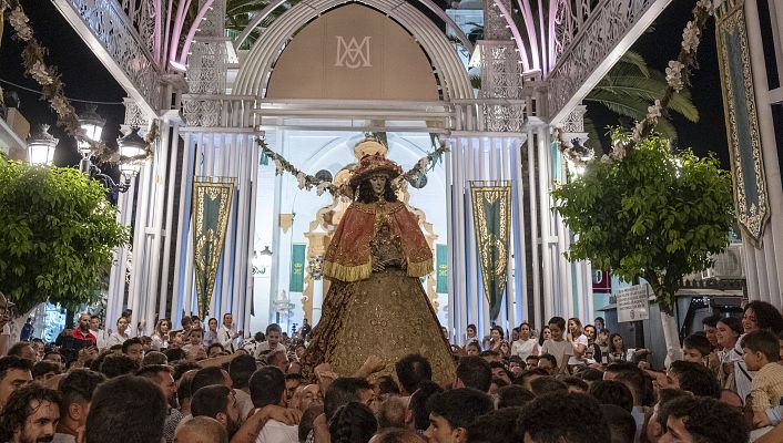 La Virgen del Rocío regresa a su santuario tras el parón de la pandemia