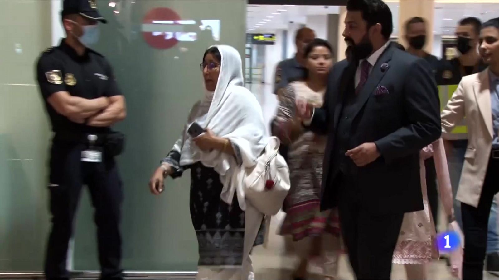 La mare de les noies assassinades al Pakistan aterra al Prat