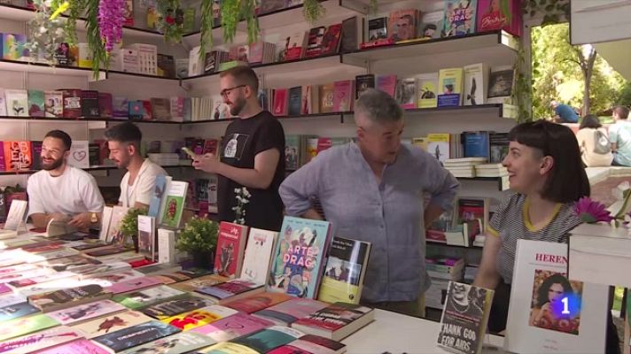 Telediario Fin de Semana - Casetas y obras LGTBIQ+ en la Feria del libro