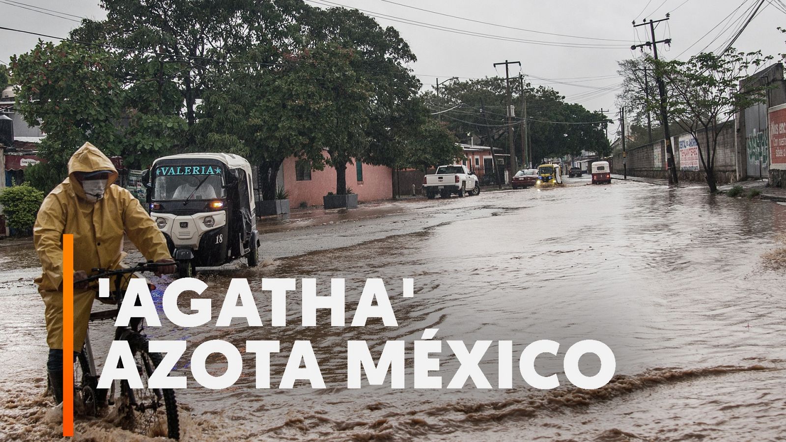 El huracán Agatha llega a la costa del sur de México y provoca fuertes lluvias y vientos