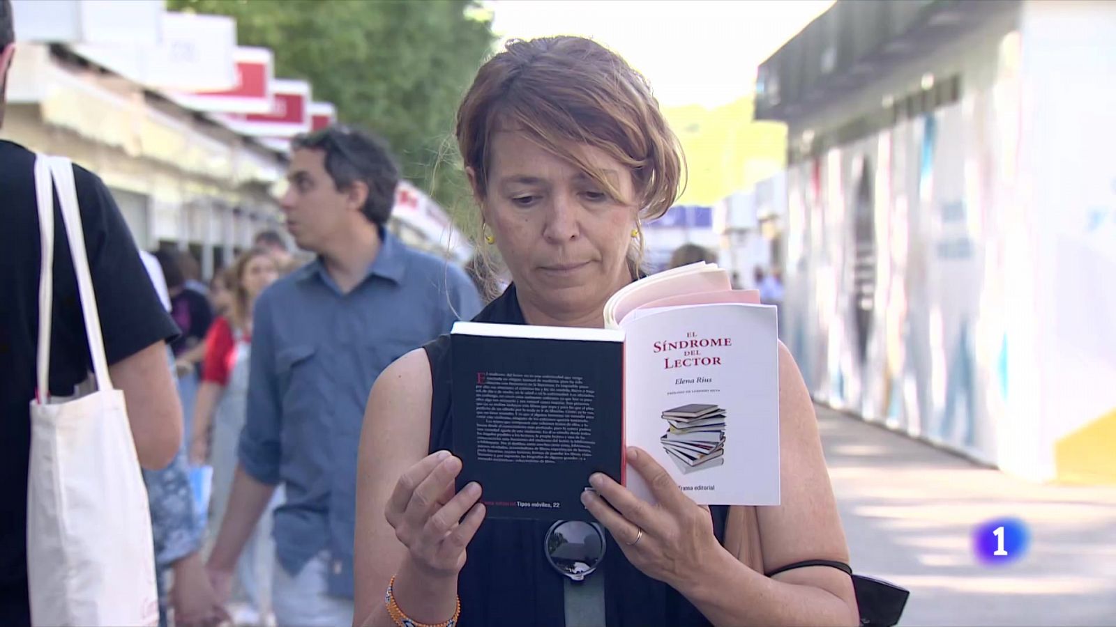Feria del Libro de Madrid: Los lectores nos cuentan lo que buscan un un libro | Ver