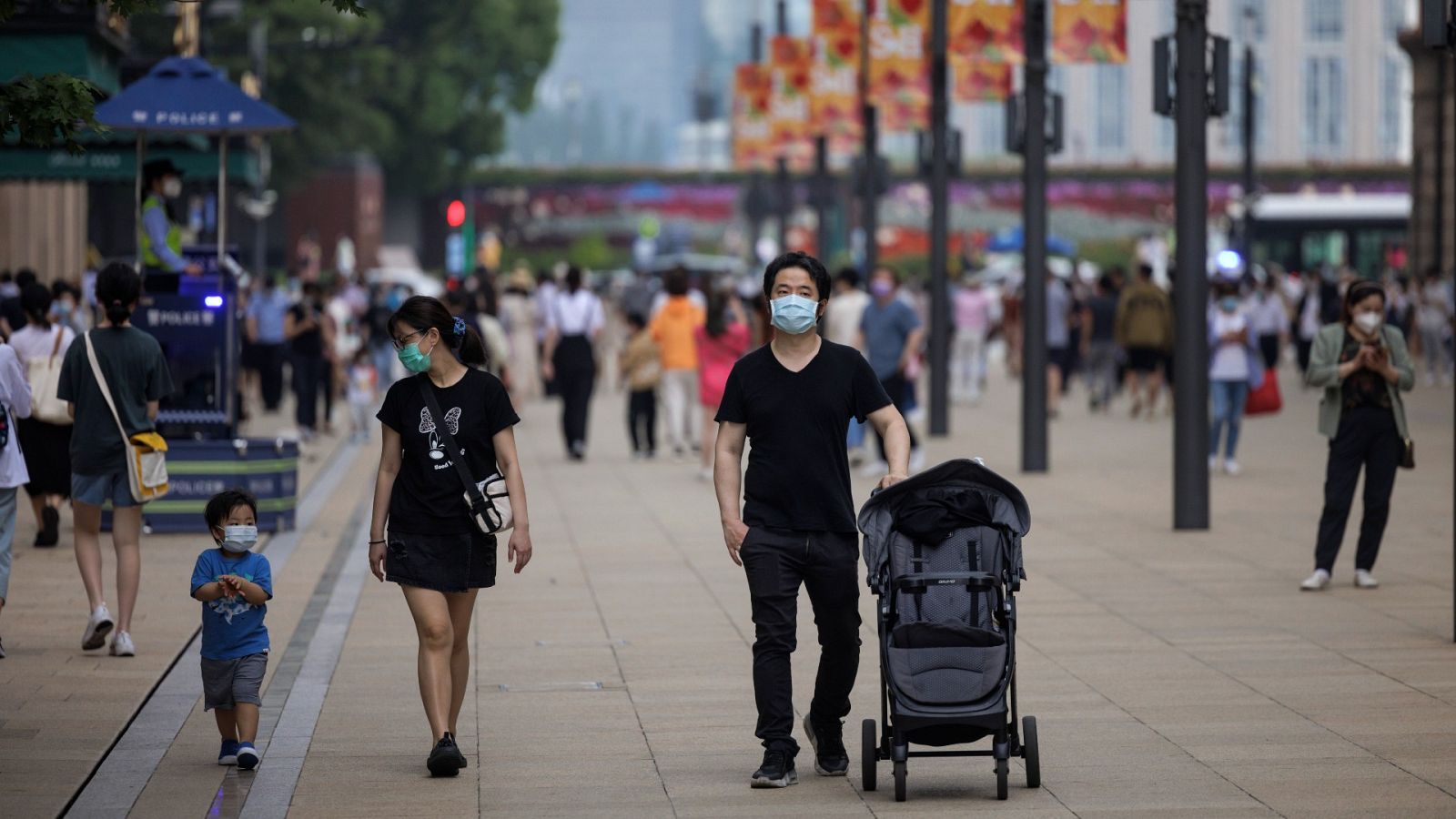 Shanghái levanta las restricciones anticovid tras dos meses de confinamiento