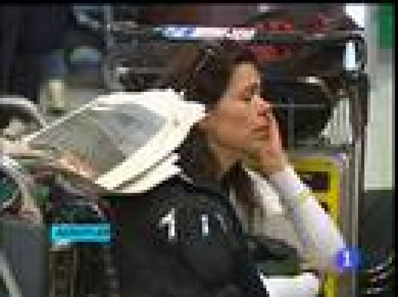 Un centenar de afectados por el cierre de Air Comet reclaman una solución | Ver