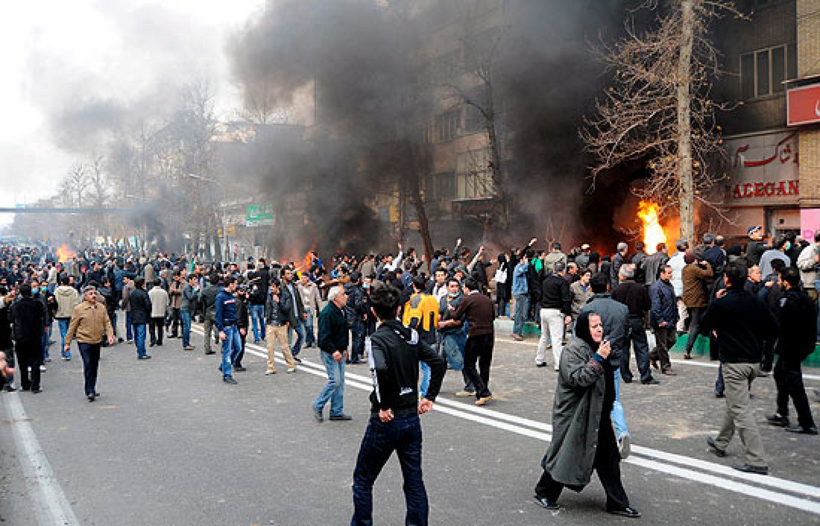 Violentos enfrentamientos entre la policía y los opositores al regimen de Ahmadineyad | Ver