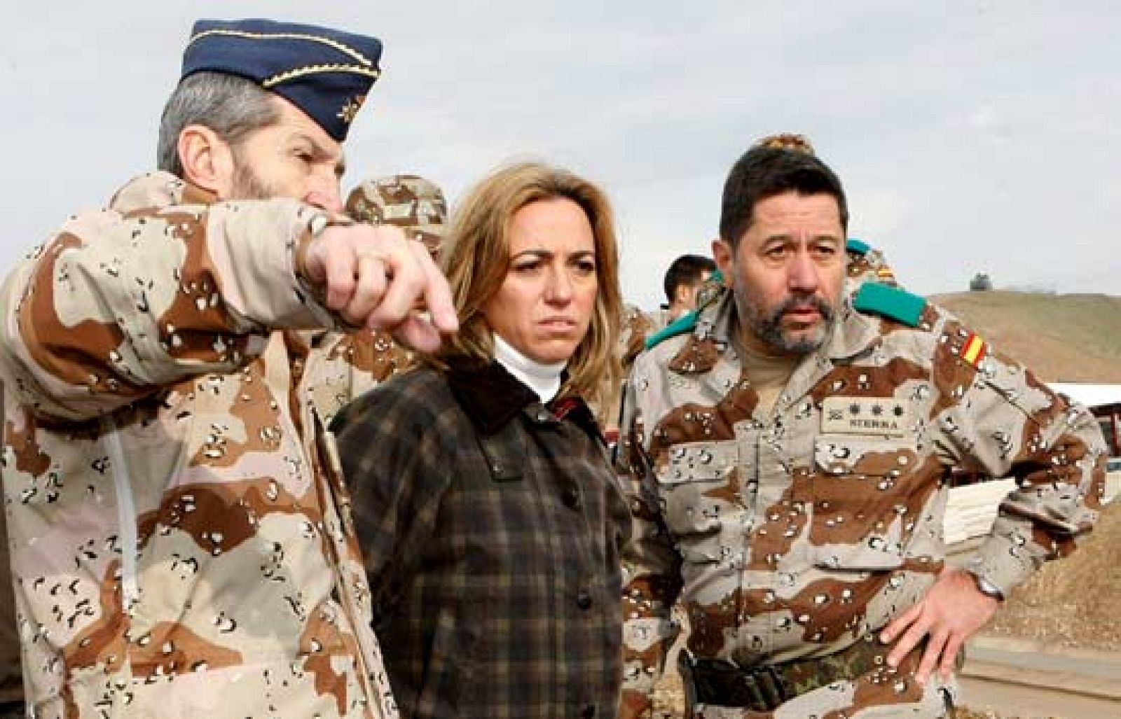 La ministra de Defensa, Carme Chacón, ha visitado este lunes la nueva base española en la localidad de Qala-i-Nao, unas instalaciones que, una vez acabadas, tendrán capacidad para entre 1.100 y 1.300 personas y acogerán a los refuerzos que España tiene previsto enviar a Afganistán en 2010.