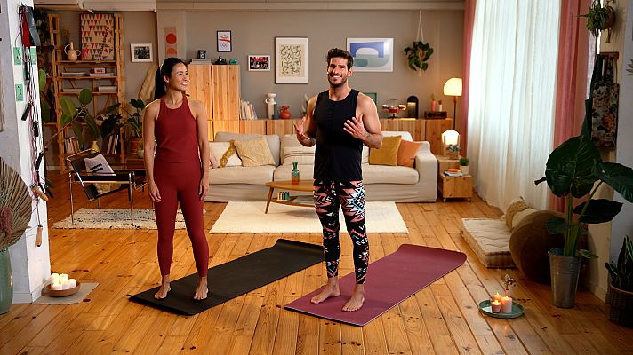 Cesc Escolà i Xuan Lan fan rutina de ioga